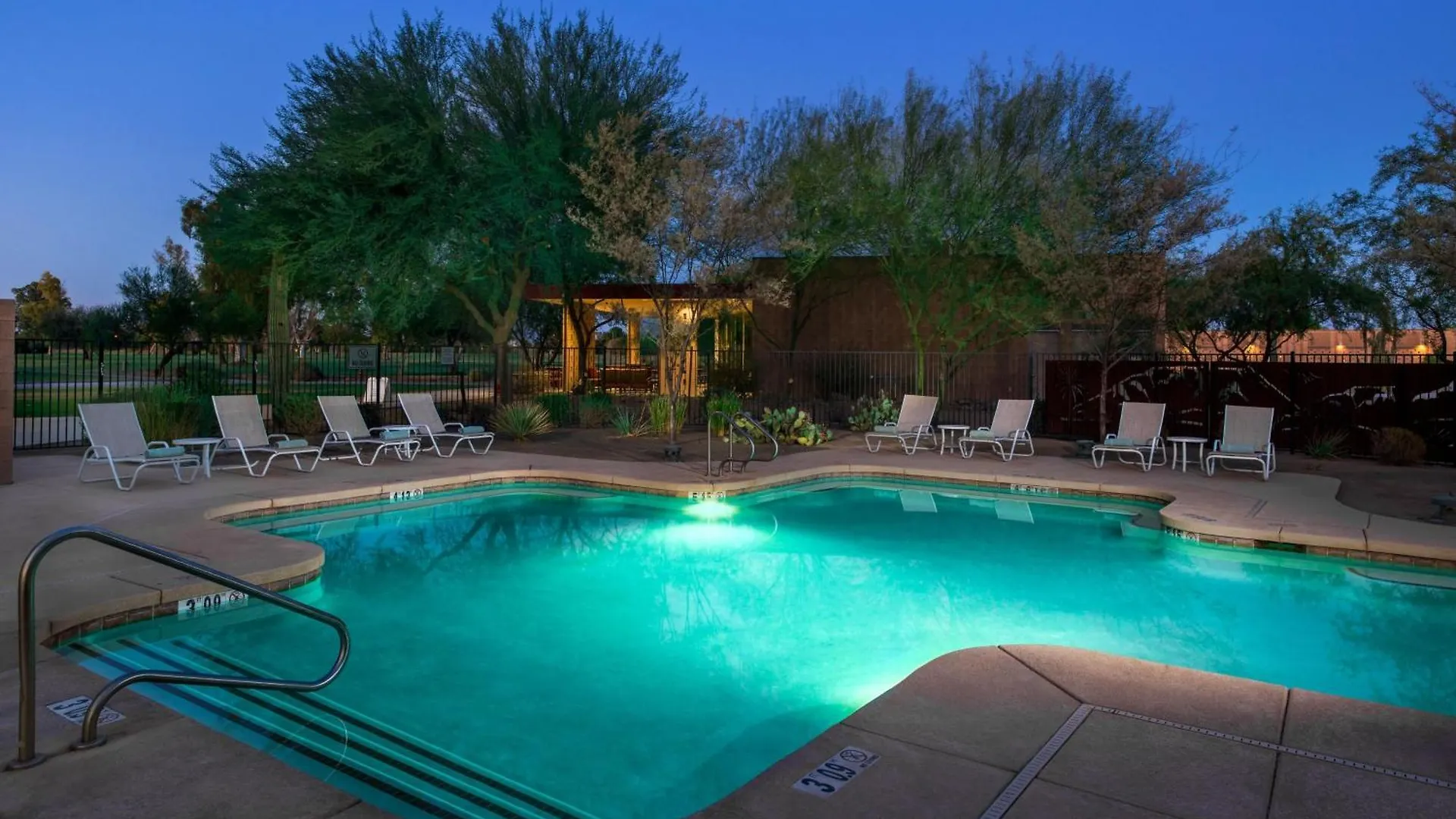 Four Points By Sheraton At Phoenix Mesa Gateway Airport 3*,